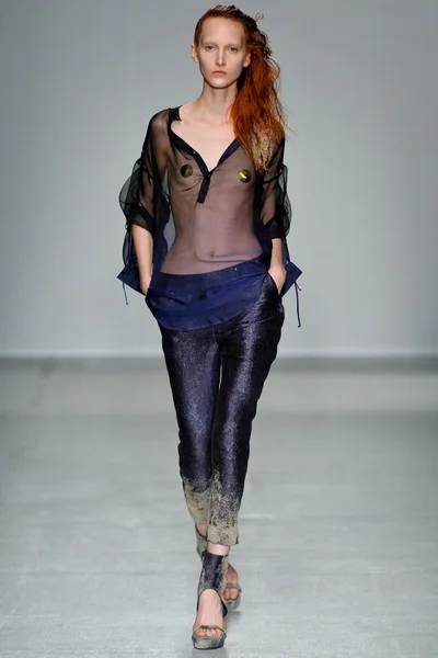 Look 27